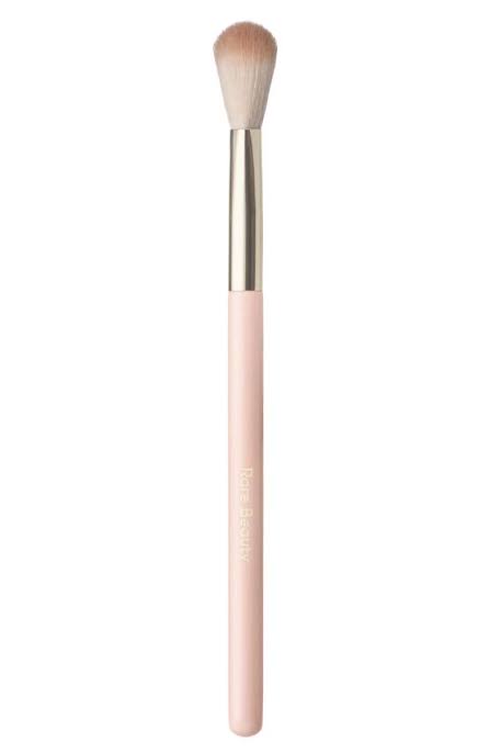 RARE BEAUTY Positive Light Precision Highlighter Brush